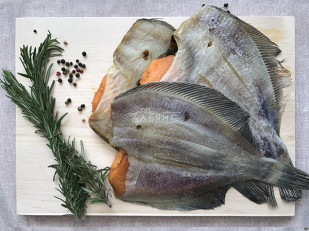 Пелядь вяленая крупная потрошеная: Камбала камчатская вяленая с икрой