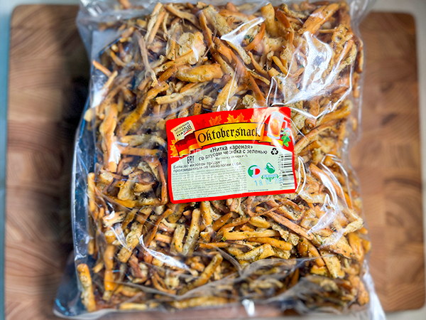 Нитка ЖАРЕНАЯ "Чеснок с зеленью" Oktobersnack 1 кг (сырный продукт) в Балаково