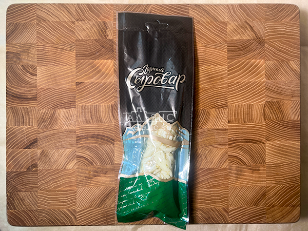 Сыр 100 гр ГОРНЫЙ СЫРОВАР (Косичка с укропом и чесноком) в Балаково