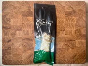 Рыба горячего копчения: Сыр 100 гр ГОРНЫЙ СЫРОВАР (Косичка с укропом и чесноком)