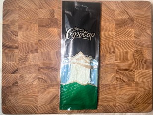 Деревенские гренки со вкусом Баварские колбаски (Сурские): Сыр 60 гр ГОРНЫЙ СЫРОВАР (Паутинка белая с укропом и чесноком)